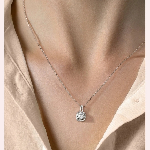 Stunning 2 Carat Diamond Necklace - Picture 3 of 8